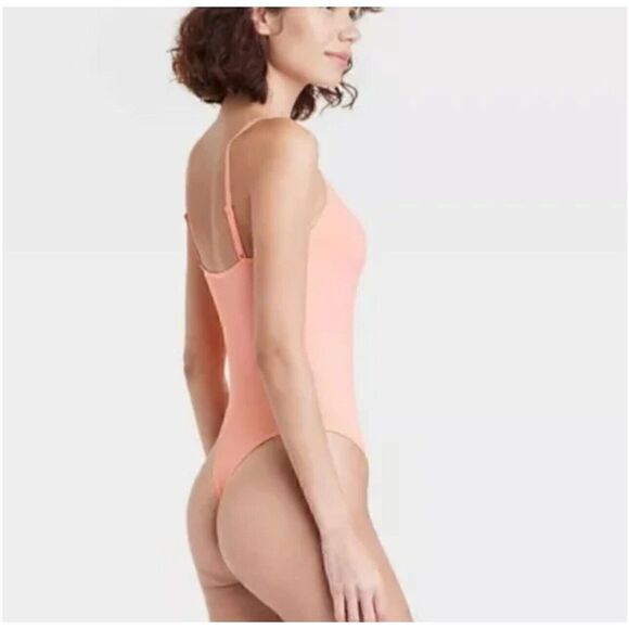 Women's Seamless Bodysuit with Keyhole - Colsie Pink Medium. NWT. 3 - Picture 6 of 6